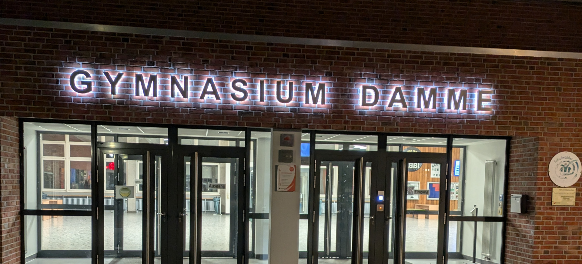 Eingang des Gymnasiums Damme